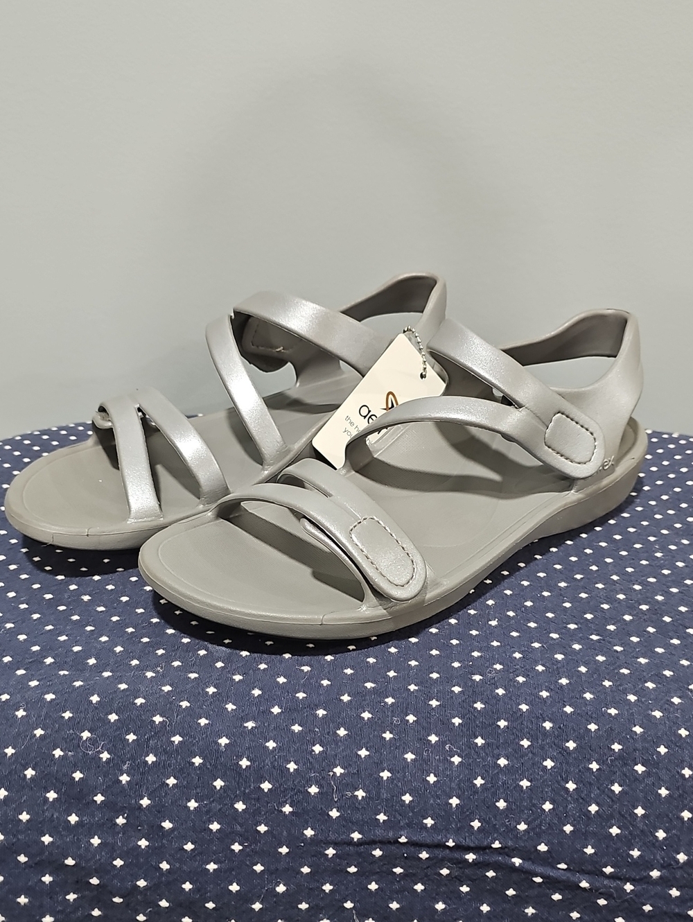 Comfortable Women's Metallic Gray Strappy Sandals